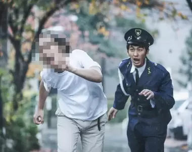搞笑表演《美日警察對比》一邊給人的感覺超盧,另一邊則是一言不合就開槍WTF
