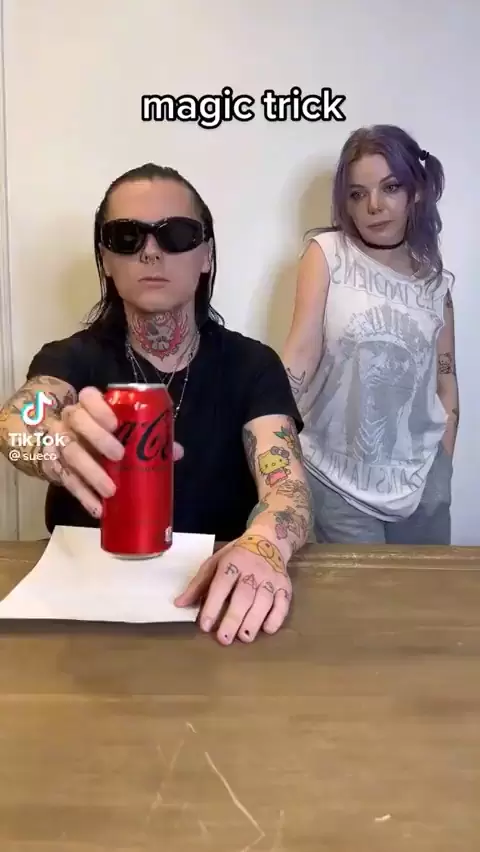 1800萬次觀看《16秒教你看透魔術手法》現在要壓扁一罐汽水，你知道我是怎麼辦到的嘛(拍)