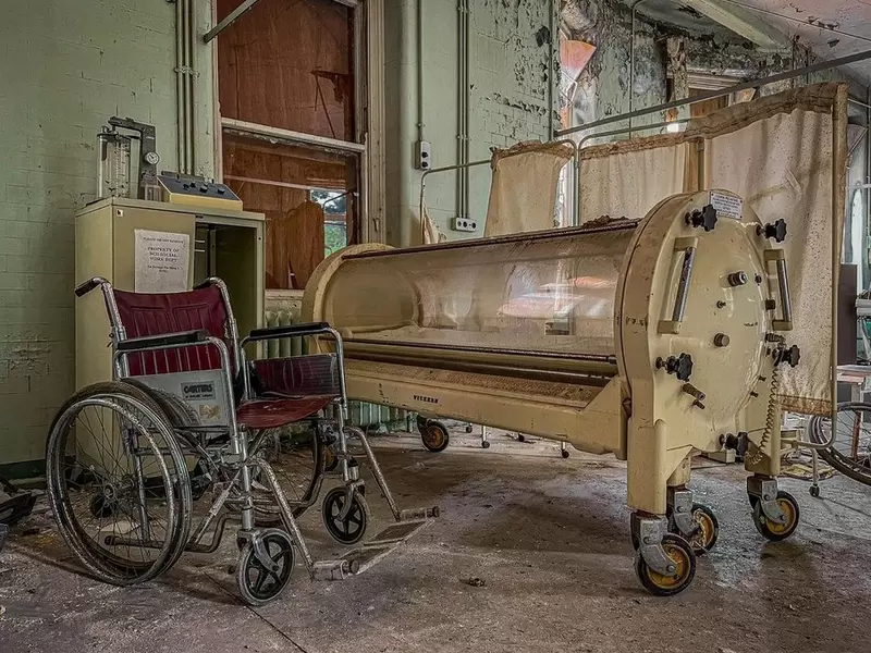 廢墟探險家前進《法國廢棄太平間》找到遺棄的心臟標本，聞過那個氣味大概一輩子都忘不掉