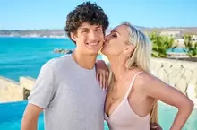 【有片】超狂戀愛實境秀《熟女莊園》太太我喜歡妳啊！單親辣媽「交換兒子」配對談戀愛？