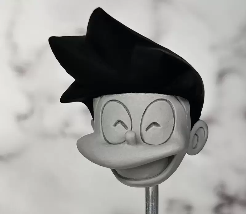 《革命性的小夫模型》模型師用上世界第一黑顏料 奇妙髮型任你翻轉角度都自然 《革命性的小夫模型》模型師用上世界第一黑顏料 奇妙髮型任你翻轉角度都自然