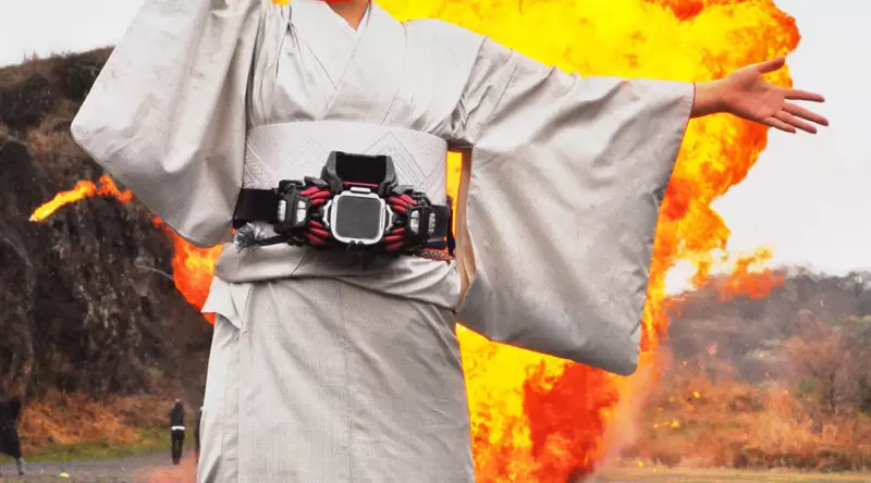 《擔心沒有遺照可用的宅宅》拍了特攝爆破照備用 要找一張上得了台面的照片好困難 《擔心沒有遺照可用的宅宅》拍了特攝爆破照備用 要找一張上得了台面的照片好困難