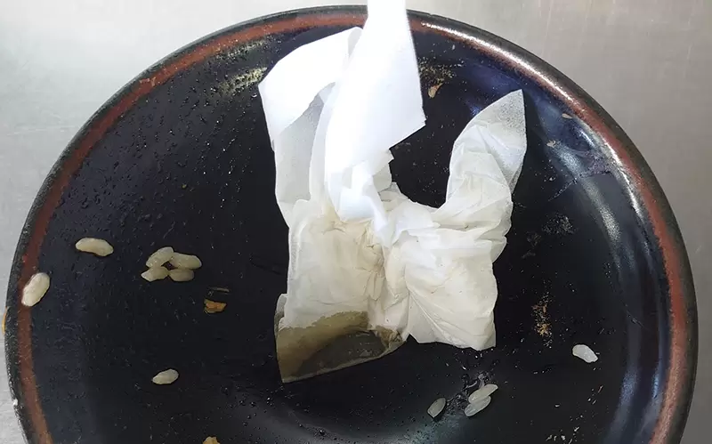 《拉麵店:衛生紙不要丟碗裡》多數人明明都會這樣做?方便店員收拾究竟哪裡不好呢? 《拉麵店:衛生紙不要丟碗裡》多數人明明都會這樣做?方便店員收拾究竟哪裡不好呢?