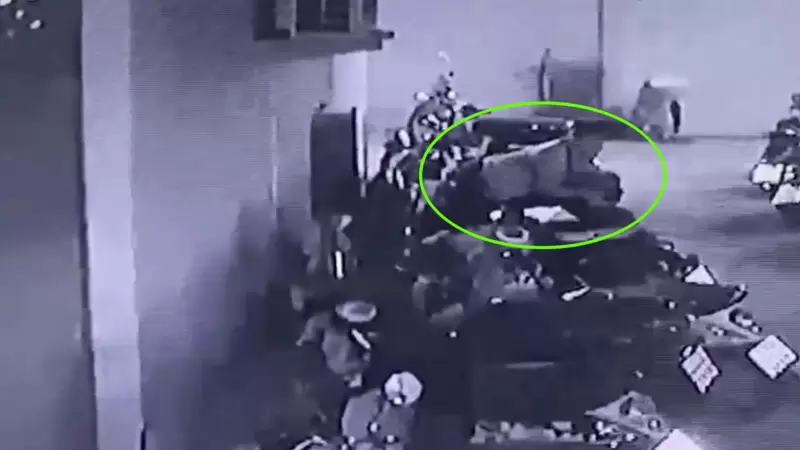 泰國《女大生機車坐墊被割破》看了監控才發現有人對著機車啪啪啪 泰國《女大生機車坐墊被割破》看了監控才發現有人對著機車啪啪啪