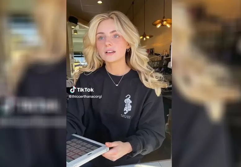 《爆紅女咖啡店員》有著像是迪士尼公主般的漂亮顏值,近期人氣極高的網路正妹 《爆紅女咖啡店員》有著像是迪士尼公主般的漂亮顏值,近期人氣極高的網路正妹