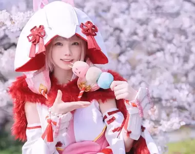 人比花還美《えなこ的魔物獵人泡狐龍cos》這真的很香,香氣隔著螢幕都能噴出來❤