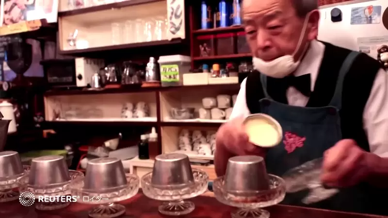 《日本東京爆紅咖啡廳》外國網友們口耳相傳 觀光客遠道而來就為了看老闆做布丁 