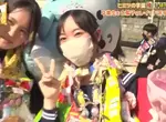 《沖繩畢業典禮的奇妙傳統》學弟妹和師長送零食祝福 畢業生抱著糖果餅乾回家吃到飽