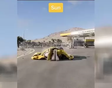 《模擬各星球的重力落下速度》在太陽上一台車掉下來直接就是扁掉