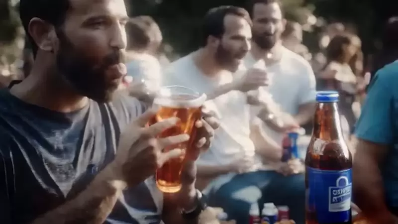 全由人工智能生成的《啤酒廣告》歪國人都在瘋狂的吐舌頭，還有誇張的火焰特效？就不能正常一點嗎？