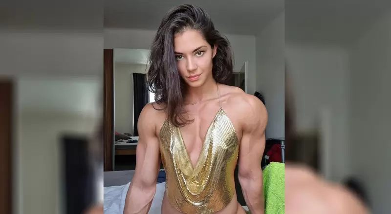 27歲俄羅斯健身美女《Vladislava Galagan》除了擁有一身健美的身材,還有一張神似「坎達兒珍娜」的明星臉 27歲俄羅斯健身美女《Vladislava Galagan》除了擁有一身健美的身材,還有一張神似「坎達兒珍娜」的明星臉