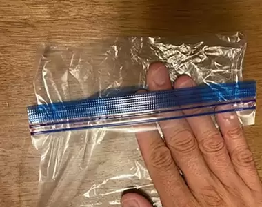 《日本警視廳推薦食物保存法》髒掉的夾鏈袋可以這樣再利用 任何塑膠袋都能變身夾鏈袋
