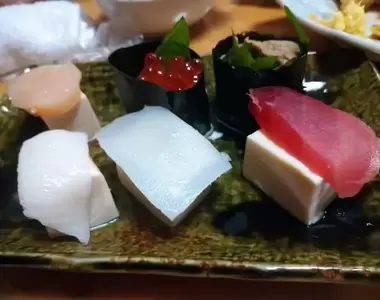 《專為低醣飲食打造的壽司》醋飯改成豆腐有機會流行嗎?日本網友吐槽超難吃