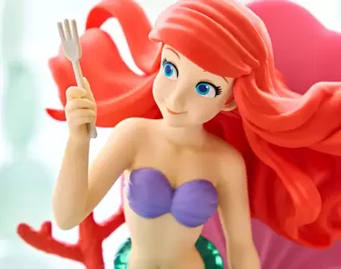 迪士尼公主《小美人魚一番賞》超可愛的愛麗兒把叉子當梳子啦~