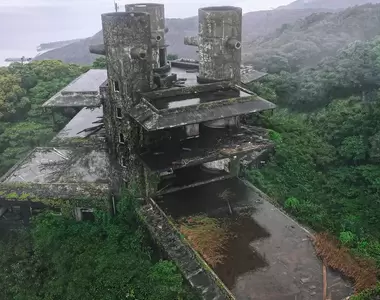 《宛如邪惡組織秘密基地的廢墟》沒有人知道往日是什麼模樣?廢墟攝影師徵求50年前的情報