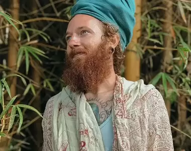 美國男子《實現真正意義上的生活自由》在夏威夷徒手蓋屋子過著自在的人生