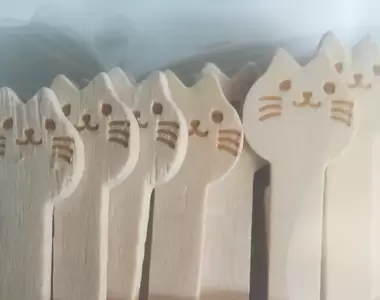 《大創百貨話題咖啡攪拌棒》是瑕疵品還是故意的?四處張望的貓咪超可愛