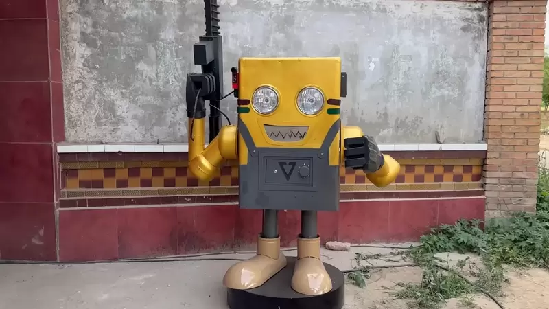 手工耿Handy Geng製作《看家機器人》配備大型水槍,還裝有大型喇叭發出狗叫嚇跑小偷 手工耿Handy Geng製作《看家機器人》配備大型水槍,還裝有大型喇叭發出狗叫嚇跑小偷