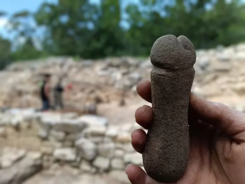 西班牙出土《GG形狀的磨刀石》500年前人們回復斬味的方式還真是簡單粗暴啊... 西班牙出土《GG形狀的磨刀石》500年前人們回復斬味的方式還真是簡單粗暴啊...