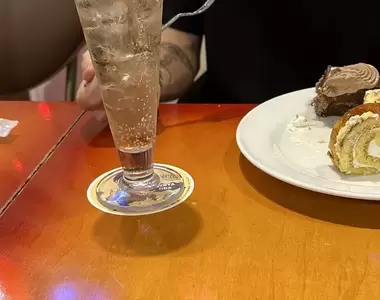 《用杯墊墊杯子的人》非宅朋友讓宅宅嚇壞了 竟然有人真的拿去墊杯子?