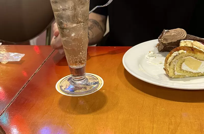 《用杯墊墊杯子的人》非宅朋友讓宅宅嚇壞了 竟然有人真的拿去墊杯子? 《用杯墊墊杯子的人》非宅朋友讓宅宅嚇壞了 竟然有人真的拿去墊杯子?