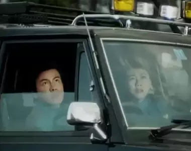 《年輕人不知道他在做什麼》為什麼開車窗要一直抖？會講「搖」下車窗就暴露年齡了