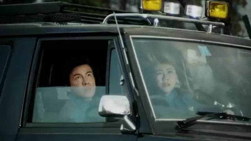 《年輕人不知道他在做什麼》為什麼開車窗要一直抖?會講「搖」下車窗就暴露年齡了 《年輕人不知道他在做什麼》為什麼開車窗要一直抖?會講「搖」下車窗就暴露年齡了