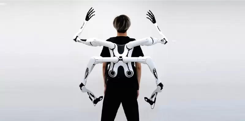 可穿戴的機械手臂《自在肢》若開發成功對人類社會有大用，但目前研發階段只能擺POSE