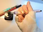 《漫畫家的奇怪握筆法》號稱這樣手比較不會痛?有著同樣習慣的日本網友現身說法 《漫畫家的奇怪握筆法》號稱這樣手比較不會痛?有著同樣習慣的日本網友現身說法