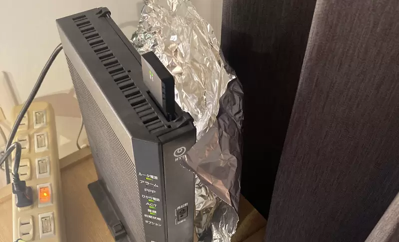 《WiFi路由器包鋁箔紙》爸爸深怕個資外洩才會這麼做？日本網友看了超傻眼