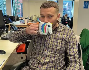 專心做好一件事《One Man One Mug》這個人的任務就是找到最好的辦公室馬克杯