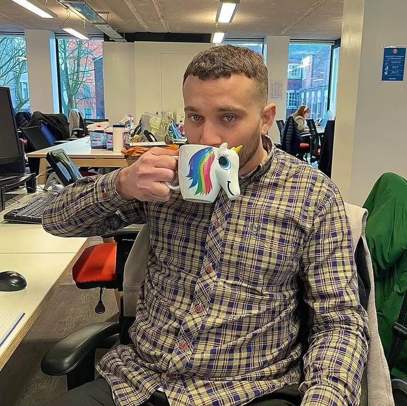 專心做好一件事《One Man One Mug》這個人的任務就是找到最好的辦公室馬克杯