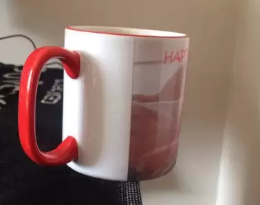 引發內心極度恐懼的《桌角邊緣杯子照》結果網友超級故意!這類圖片越傳越多