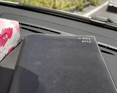 《筆記本放車內曝曬的結果》擦擦筆寫的字跡全部消失了 稅務士欲哭無淚上網求救