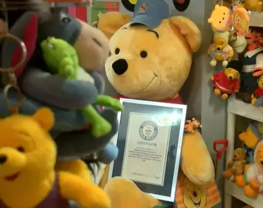 《小熊維尼金氏世界紀錄》女粉絲擁有2.3萬件週邊商品，她就是全世界最愛維尼的人啦