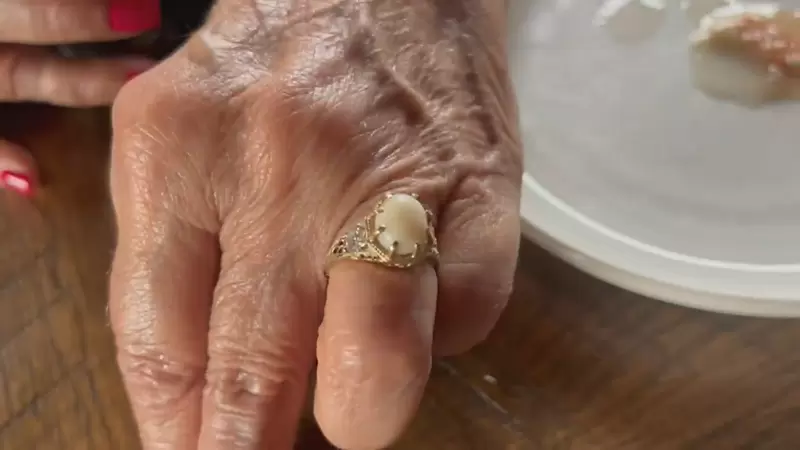 百萬分之一的機率《吃海鮮吃出一顆珍珠》之後更直接拿來做成戒指求婚