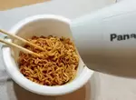 《讓乾泡麵變好吃的妙招》作曲家分享獨門吹風機烘乾法 吹一下就能大大提升美味? 《讓乾泡麵變好吃的妙招》作曲家分享獨門吹風機烘乾法 吹一下就能大大提升美味?