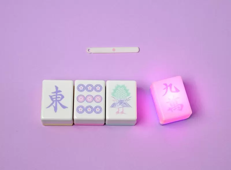 《發光麻將扭蛋》敲下去就亮起來，這就是聖光嗎～～