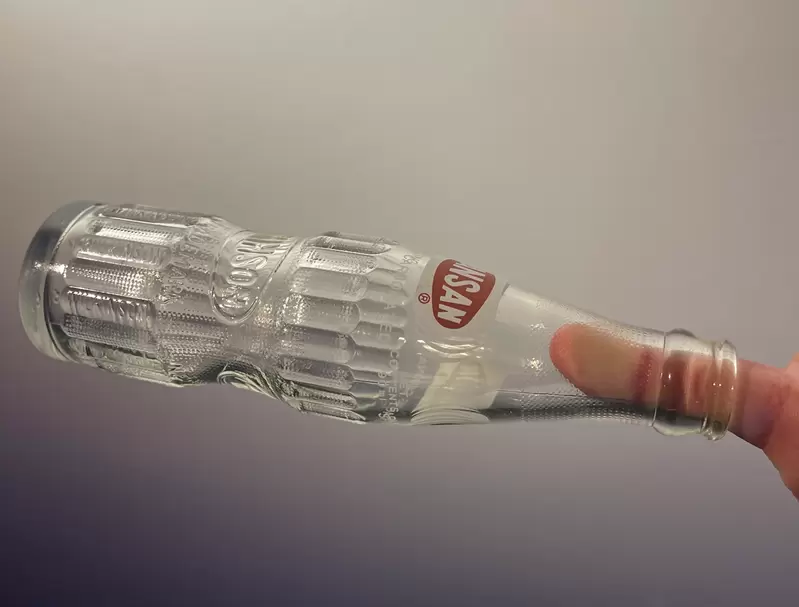 《手指卡在玻璃瓶的人》卡了兩個小時決定上網求救 網友們集思廣益的結果是…… 《手指卡在玻璃瓶的人》卡了兩個小時決定上網求救 網友們集思廣益的結果是……
