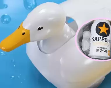 鴨鴨滑水玩具還是個《超方便冰鎮啤酒小物》網友嘗試了一遍發現的確有奇效