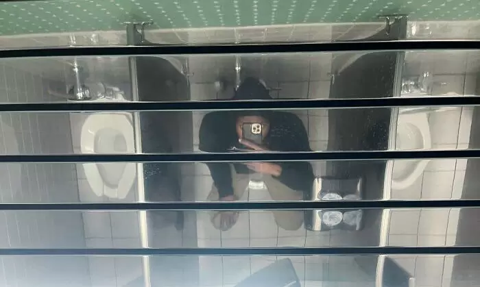 網友分享《公共場所的搞笑設計》想知道廁所有沒有人?往上看就知道惹 網友分享《公共場所的搞笑設計》想知道廁所有沒有人?往上看就知道惹