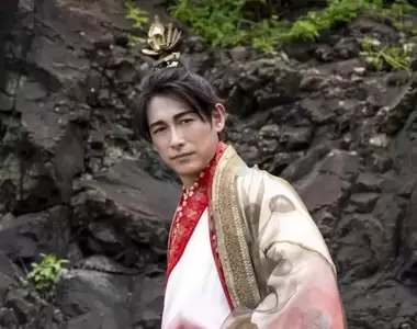 特報影片《派對咖孔明日劇》飾演劉備的藤岡靛配全國語旁白