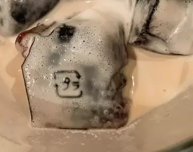 《日本咖啡凍掀論戰》咖啡廳提供咖啡凍驚見塑膠回收標誌 代表這是現成的還是自製的?