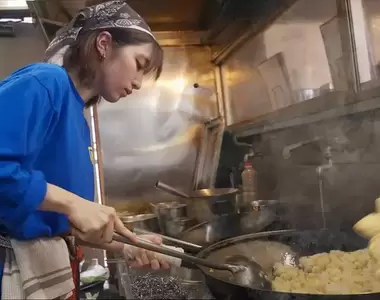 美女廚師合集《中華料理東東》超大份炒飯、炒麵、拉麵,這晚上看真的會餓到流口水(吸)