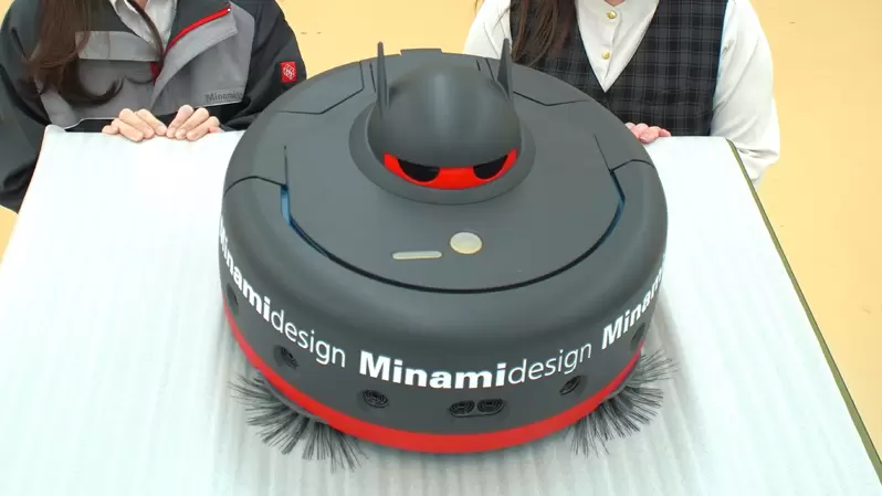 為了樂趣而造的《真.掃地機器人》更具機械感的設計加上眼睛還會發光，這樣清潔家裡就對了嘛XD