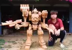 越南木雕職人製作《機戰傭兵VI》從原木狀態打造機器人，還原象徵性「AC」人形兵器