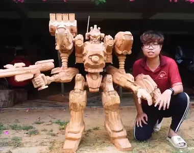 越南木雕職人製作《機戰傭兵VI》從原木狀態打造機器人,還原象徵性「AC」人形兵器