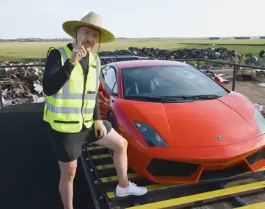 絞碎機完全破壞《一台全新藍寶堅尼》千萬跑車變成廢鐵也不過就10秒