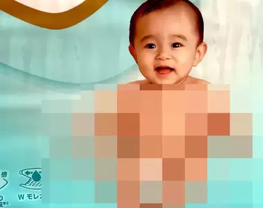 《日本毛骨悚然尿布包裝》小貝比的右手超恐怖 網友戲稱他是寄生獸或小拳石