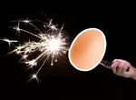 《仙女棒能夠燒穿雞蛋嗎》好奇的網友測試發現結果相當有趣 《仙女棒能夠燒穿雞蛋嗎》好奇的網友測試發現結果相當有趣